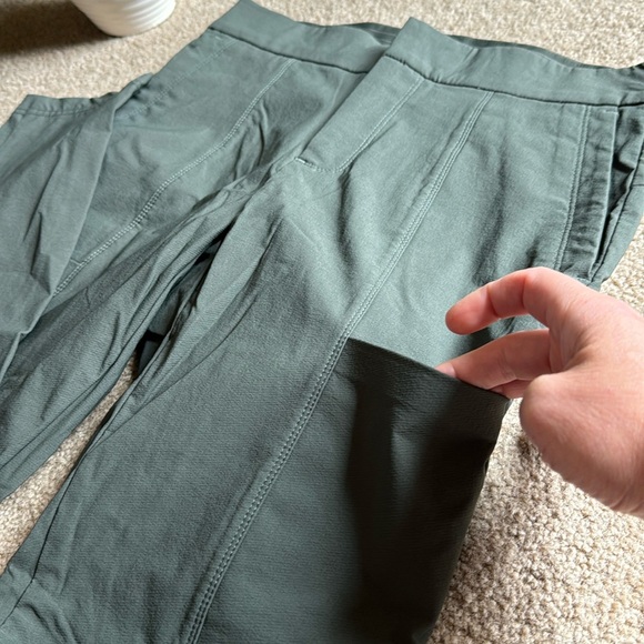 Like new Athelta Wander stash skinny pant - Picture 3 of 7